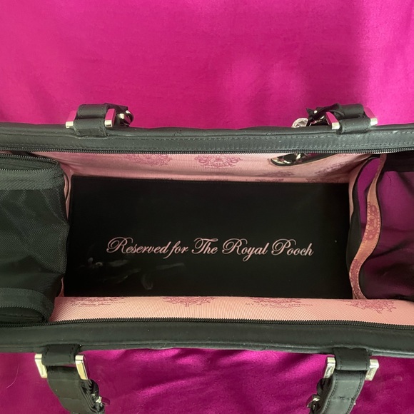 Charming pet tote from My Flat in London! Quilted body. Zipper top. Pink lining. - Picture 6 of 9